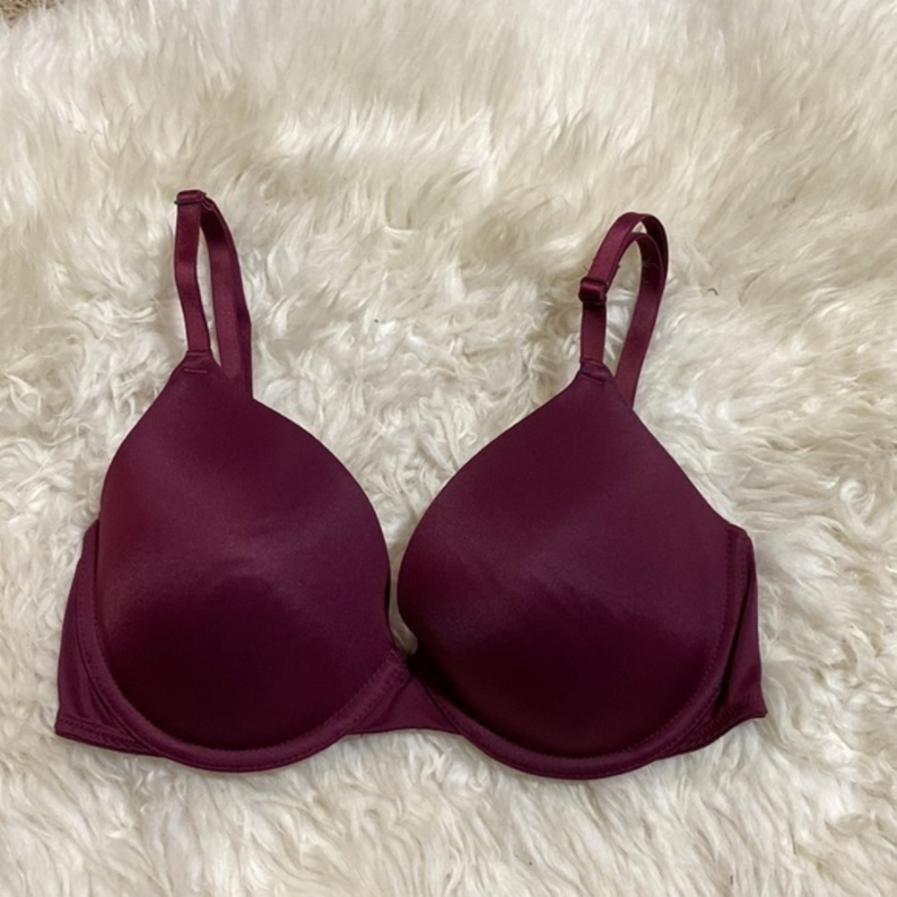 VS PINK Wear Everywhere T-Shirt Lightly Lined Bra Size 32D‎